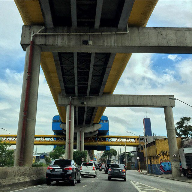 Fura-fila guiding they back home in SP.