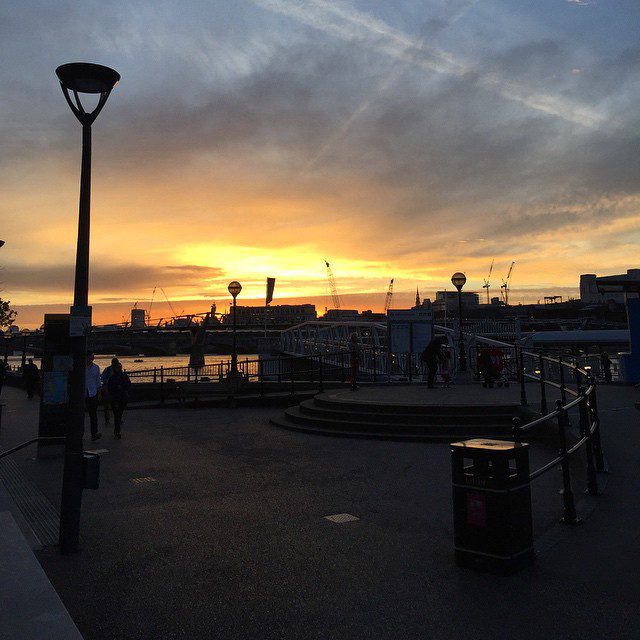 Waiting for the sun to set whilst shivering my ass off on another time-lapse mission. #timelapse #timelapselondon #sunset #london