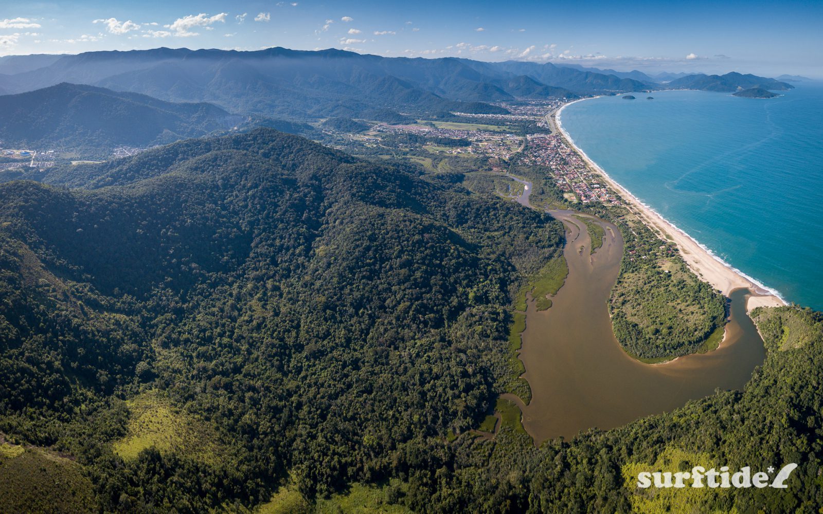 Aerial photo of Massaguacu beach